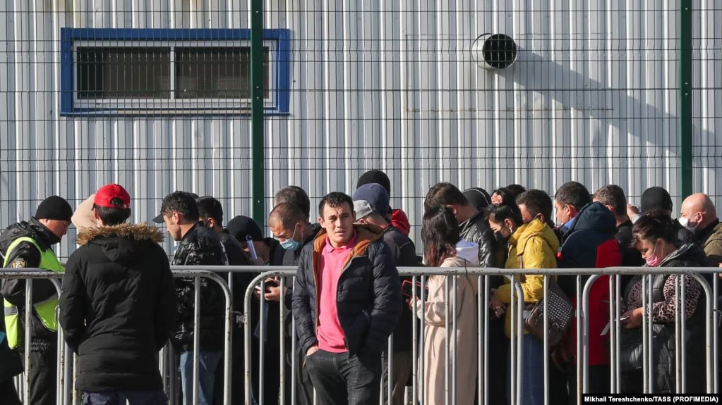 photo_5307921438998657873_y