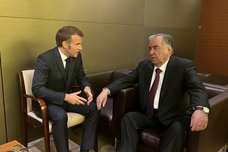 photo_5381843246411543829_x