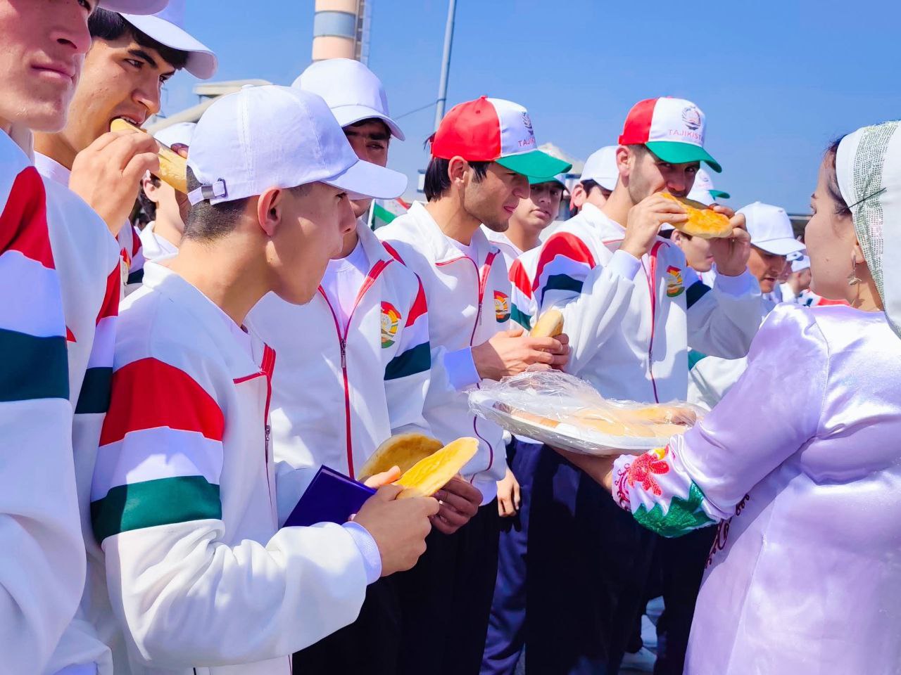 photo_5397955051718312282_y