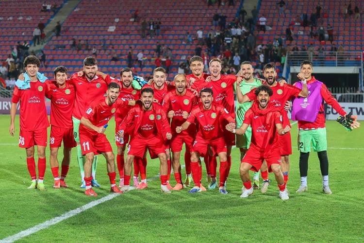 photo_5399993782499407676_x