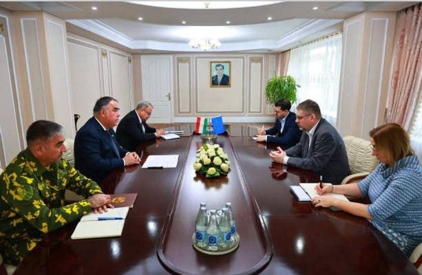 photo_5438654148930305010_x