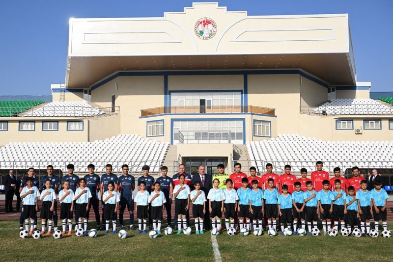 photo_5461086930621036605_x