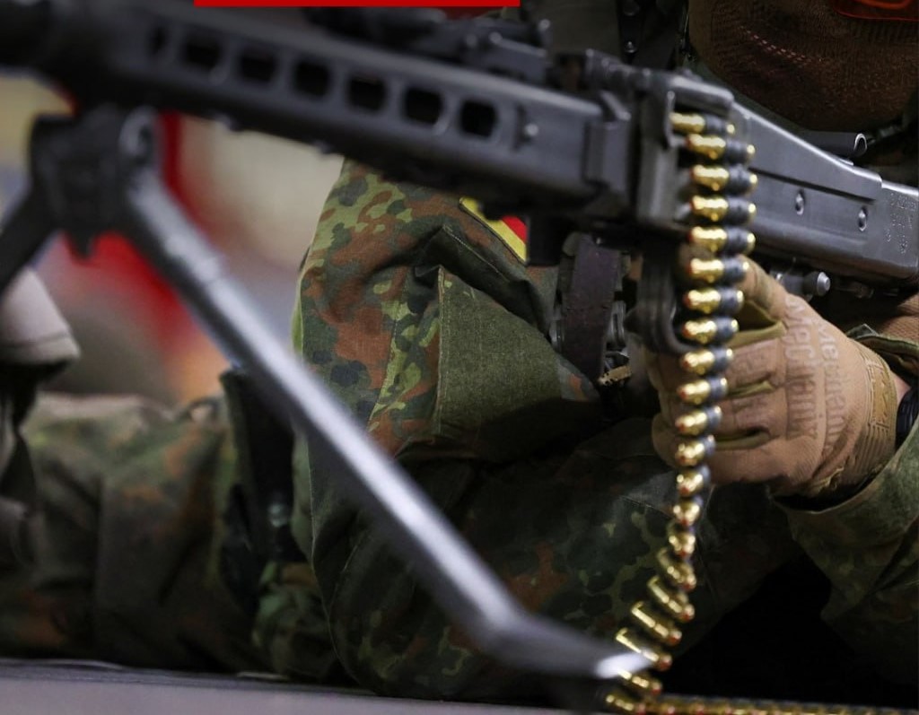 photo_5299033485219663700_y