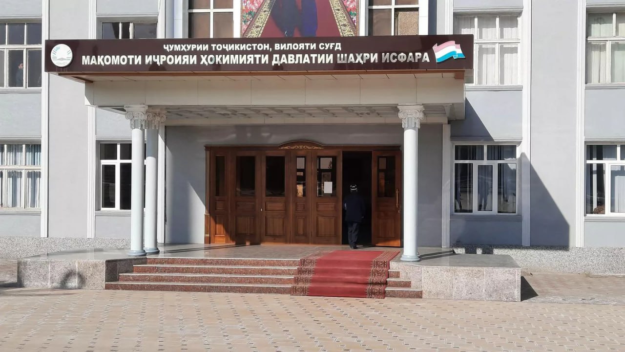 photo_5309778479781973524_y