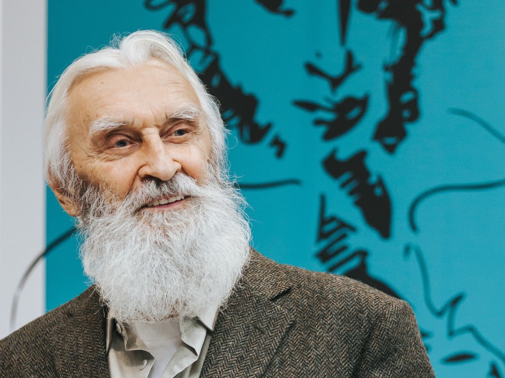 photo_5309778479781973613_y