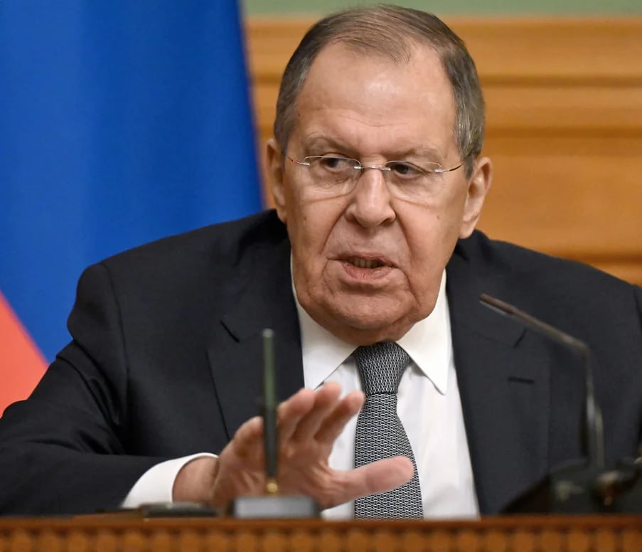 photo_5325917115749436531_y