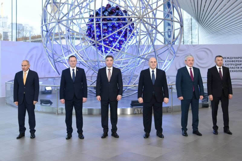 photo_5325917115749436554_x