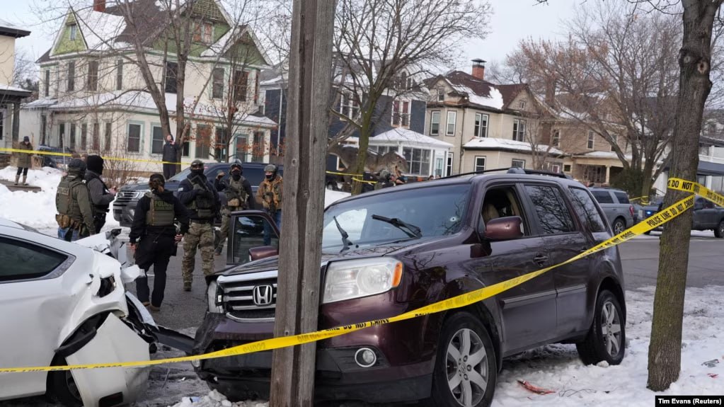 photo_5404823116745216212_y