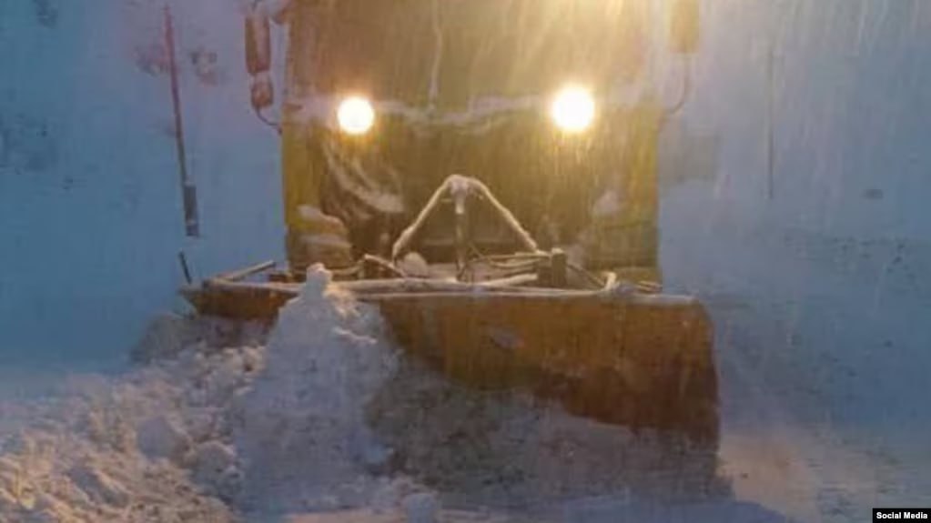 photo_5445294378827058541_y