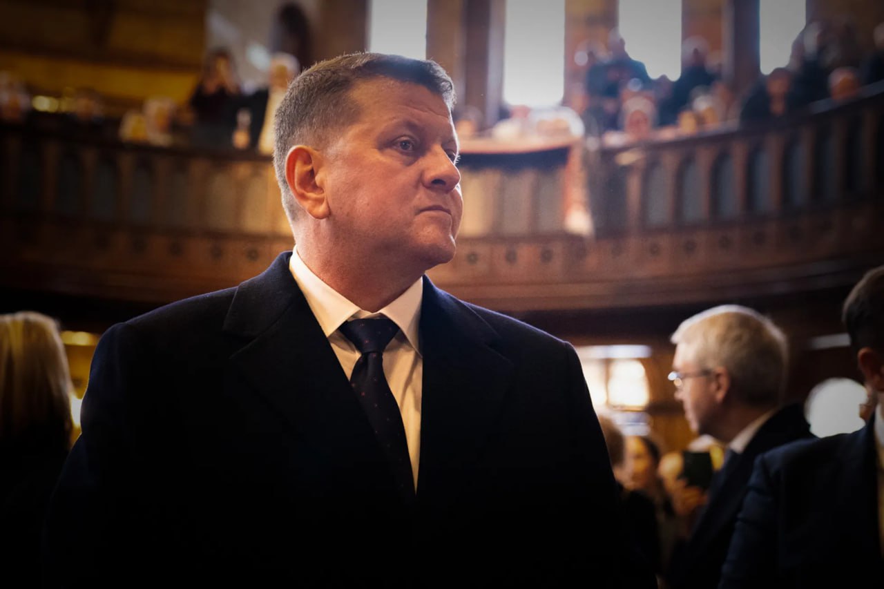 photo_5242618716124550502_y