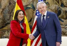 Кохи сафед табли шодӣ мезанад, Испания рад мекунад