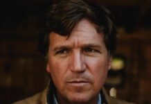 Такер Карлсонро ба додгоҳ кашидан мехоҳанд