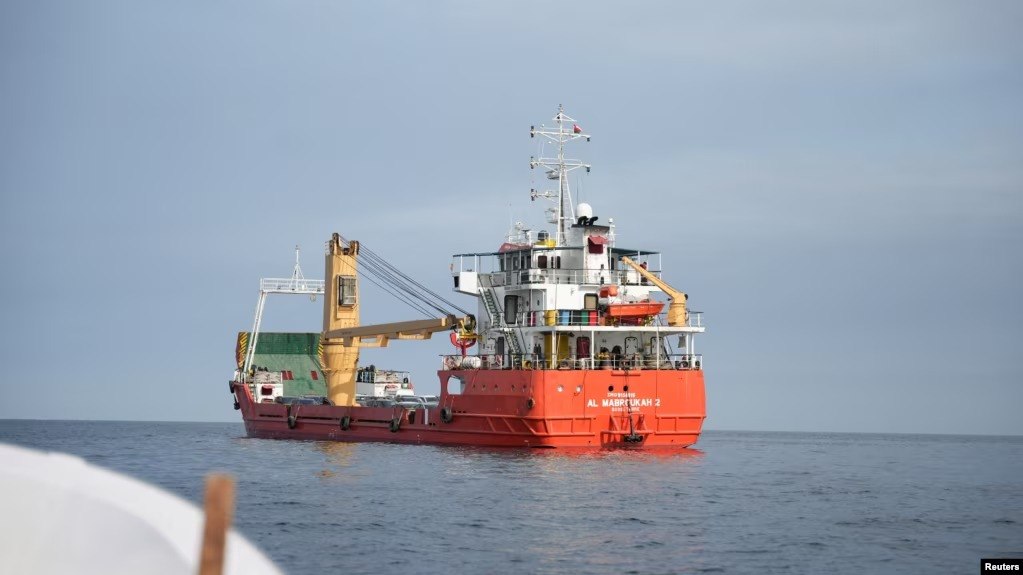 photo_5398006810372936796_y