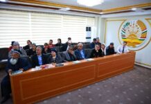 Шаҳрвандон дар қабули Раҷаб Аҳмадзода