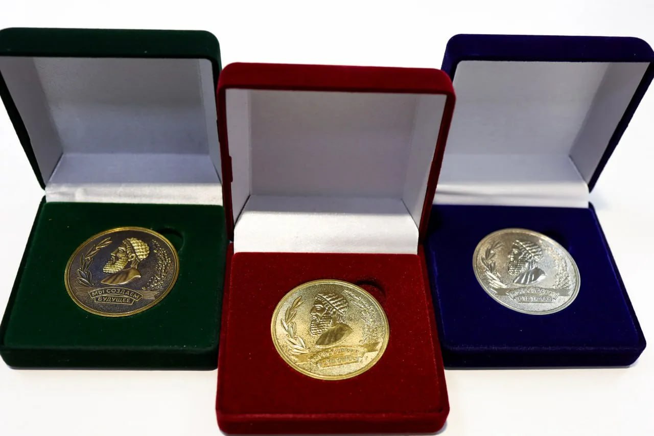 photo_5404685170985604149_y