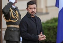 Зеленский аз Полша ранҷидааст?