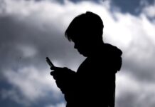 Ӯзбекистон шабакаҳои иҷтимоиро барои кӯдакон маҳдуд мекунад