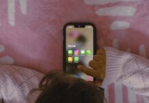 Фаронса: Шабакаҳои иҷтимоӣ барои то 15-солаҳо манъ мешавад